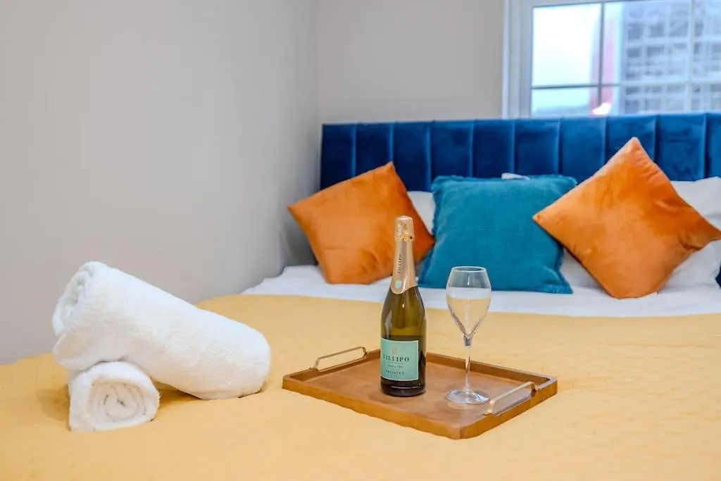 Glamours Two Bedroom Flat I Sleep 6 Guests I Walking Distance To Brighton Beach 0*,  Storbritannien