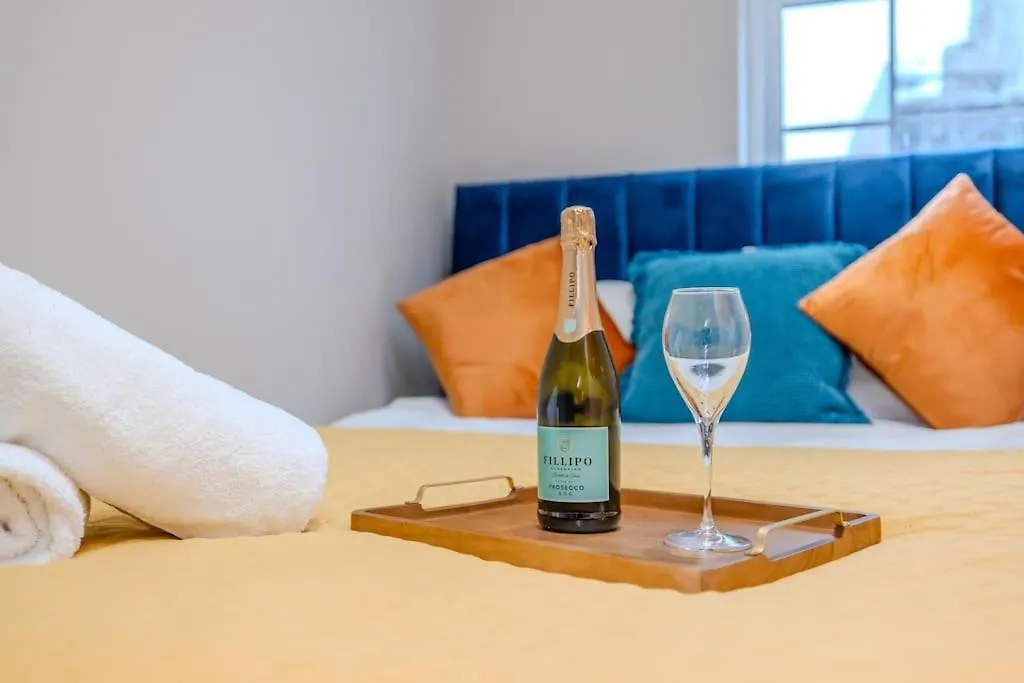 Apartment Glamours Two Bedroom Flat I Sleep 6 Guests I Walking Distance To Brighton Beach United Kingdom