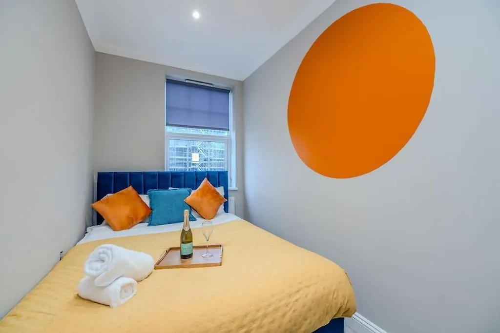 Glamours Two Bedroom Flat I Sleep 6 Guests I Walking Distance To Brighton Beach 0*,  Storbritannien