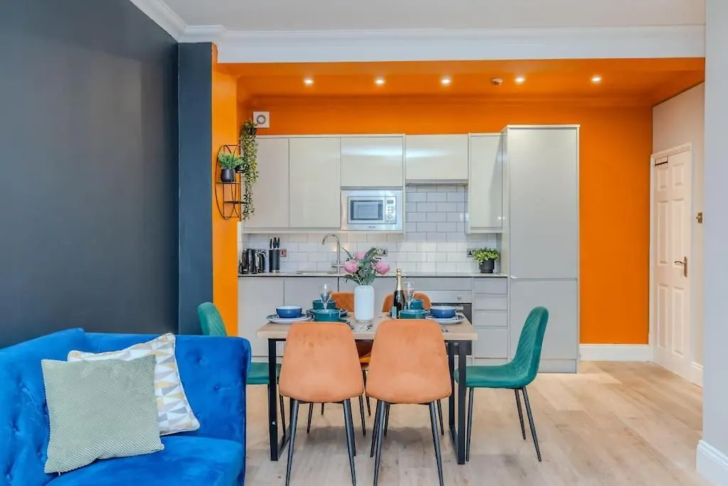 Glamours Two Bedroom Flat I Sleep 6 Guests I Walking Distance To Brighton Beach